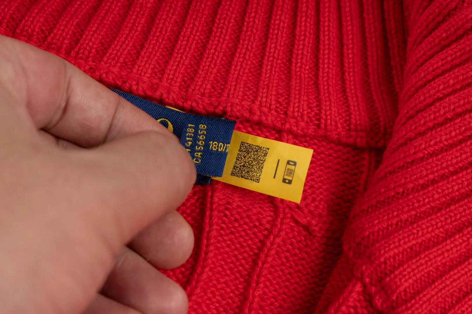 P260 #R98 RALPH LAUREN Ralph Lauren nine-color classic small label embroidery logo full zipper knitted cable cardigan sweater, high-density LOGO embroidery on the chest, original customization of tag accessories. Made of pure cotton yarn, pure cotton is skin-friendly and comfortable, small label war horse embroidered twist zipper cardigan sweater 🐎 high quality, follow the blogger to learn how to wear it! Let’s buy a Ralph Lauren cable sweater. It’s a super hard-to-find series after it became popular. It’s hard to find one on the official website. It’s simple and practical to wear, with a lazy and loose feel. The thickened fabric has more texture, feels soft and delicate, and has a loose fit. Whether worn alone or layered, you can wear different styles of fashion with just one piece!   Size：XS S M L